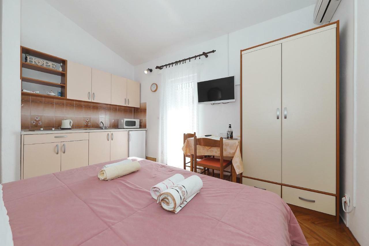 Apartments Vedrana Biograd Na Moru Exterior foto