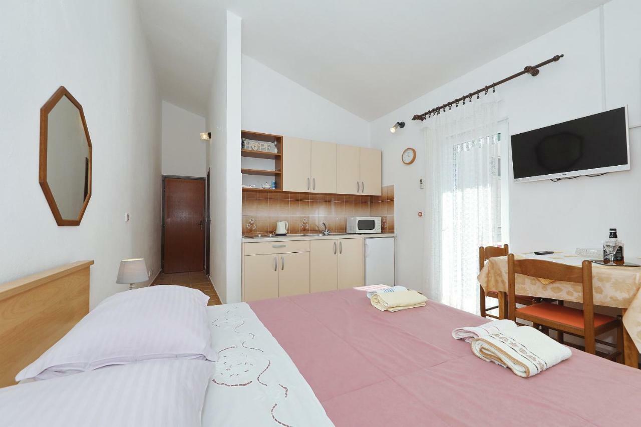 Apartments Vedrana Biograd Na Moru Exterior foto