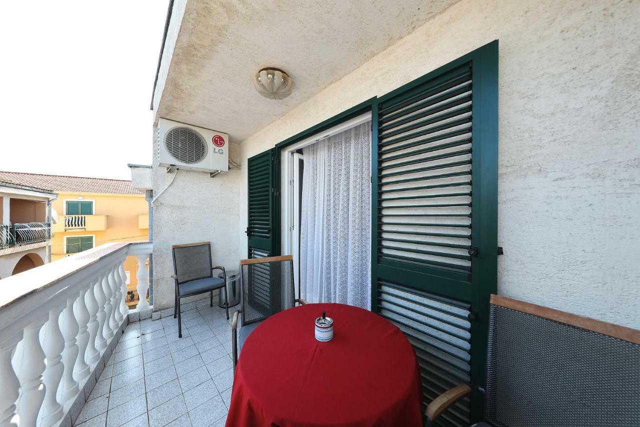 Apartments Vedrana Biograd Na Moru Exterior foto