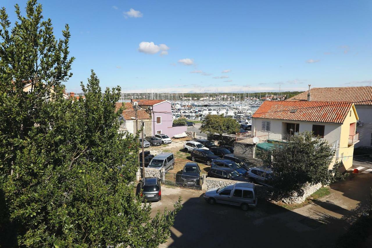 Apartments Vedrana Biograd Na Moru Exterior foto